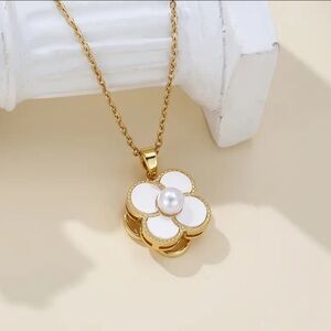 Women’s Boho Gold Clover Pendant Necklace Stainless Steel Rotatable Minimalist